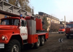В Алматы горит завод тяжелого машиностроения