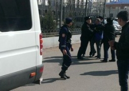 Астанчанки вновь вышли к зданию Генпрокуратуры, женщин и детей задержала полиция