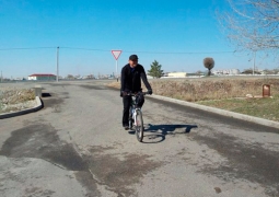 Аким Талдыкоргана пересел на велосипед