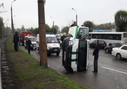 Инкассаторская машина перевернулась в Алматы, пострадали пять человек