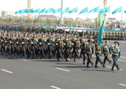 В Астане начался военный парад