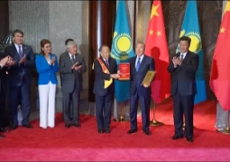 Нурсултану Назарбаеву вручили «Премию мира Шелкового пути»