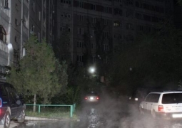 В Алматы вновь прорвало теплотрассу, пострадал мужчина