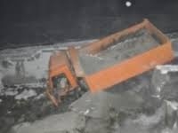 Грузовик рухнул с 13-метровой высоты в Рудном 