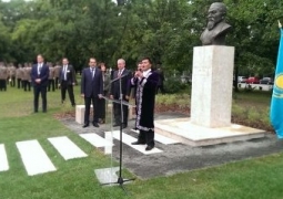 Памятник Абаю открыли в Венгрии 