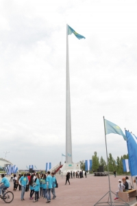 Флаг Казахстана теперь реет над Карагандой с высоты 91 метра