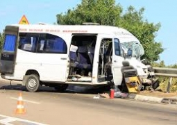 Микроавтобус попал в ДТП в Алматинской области: три человека погибли, еще 19 в больнице