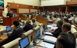 Депутатов попросили не уезжать в отпуск до Дня столицы