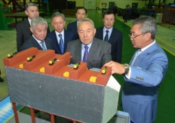 Нурсултан Назарбаев ознакомился с ходом строительства завода техоборудования в Усть-Каменогорске