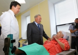 Нурсултан Назарбаев навестил в Актобе свою бывшую соседку