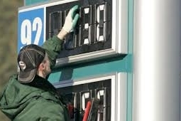 Минэкономики и АРЕМ опровергли сообщения о росте цен на бензин