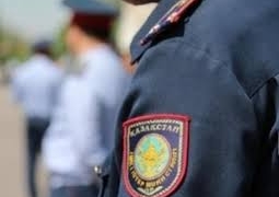 Экибастузские полицейские закрыли своей машиной автобус с детьми от выехавшего на встречку автомобиля