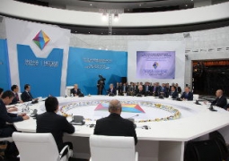 Нурсултан Назарбаев советует бизнесменам уже сейчас завязывать связи с российскими и белорусскими предпринимателями
