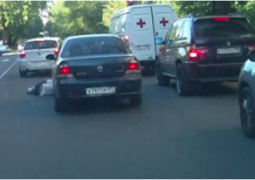 В Москве водитель сбил сделавшего ему замечание пенсионера (ВИДЕО) 