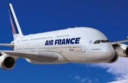 Самолет Air France час кружил над аэропортом, что вызвало панику на борту