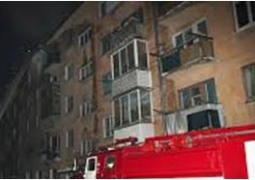 В Усть-Каменогорске в полночь эвакуировали жителей пятиэтажки из-за сообщения о бомбе