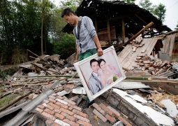 Разрушительное землетрясение в Китае - около 400 погибших