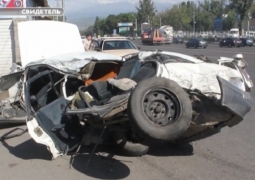 Две машины разорвало на части в результате ДТП в Алматы