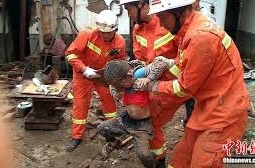 Число жертв разрушительного землетрясения в китайской провинции Юньнань возросло до 410 человек