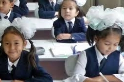 МОН Казахстана считает обязательным ношение единой школьной формы