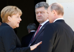 Порошенко и Меркель решили встретиться с Путиным и Олландом