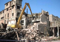 В моногороде Абай начался второй этап по демонтажу пустующих домов