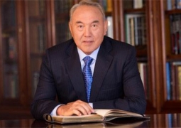 Нурсултан Назарбаев поздравил казахстанцев с Днем Конституции