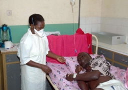 Медсестры Либерии объявили забастовку из-за лихорадки Эбола