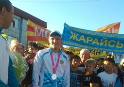 Казахстанских призеров Олимпиады в Нанкине с почестями встретили на родине