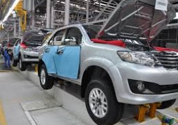 Нурсултан Назарбаев ознакомился с процессом сборки автомобилей Toyota Fortuner