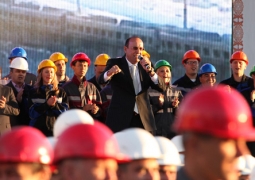 Александр Машкевич спел гимн металлургов Нурсултану Назарбаеву во время его визита в Рудный
