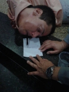 В Бразилии живет мужчина, родившийся с перевёрнутой головой (ВИДЕО)