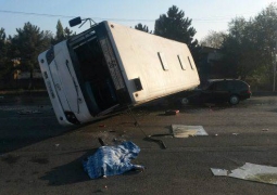 Бензовоз врезался в автобус с пассажирами в Алматы, есть погибший