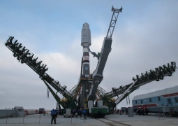 Ракету-носитель "Союз-ФГ" установили на космодроме Байконур