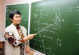 Казахстанских учителей хотят приравнять к категории особых госслужащих