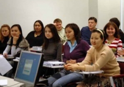 Сделать полностью бесплатным обучение педагогическим специальностям предлагают в Казахстане