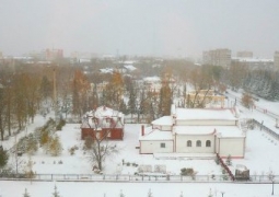 Сильный снегопад обрушился на Петропавловск