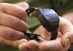 Глава МВД предложил производить электронные браслеты в колониях-поселениях