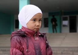 Суд в ЗКО запретил 6-летней Билкис посещать школу в хиджабе