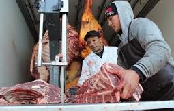 Казахстан отозвал лицензии у предприятий, поставлявших контрабандное мясо в Россию