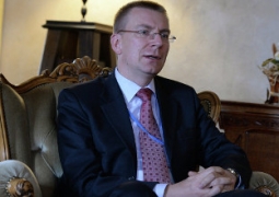 Глава МИД Латвии признался, что он гей