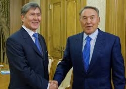 Нурсултан Назарбаев наградил Алмазбека Атамбаева орденом "Досты&#1179;" I степени