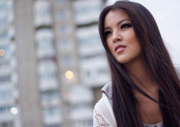«Мисс Кыргызстан-2014» просит помощь у Алмазбека Атамбаева (ВИДЕО)