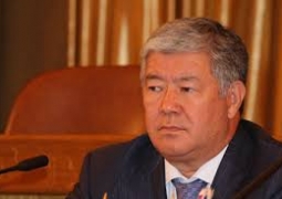 Ахметжан Есимов поручил приостановить выдачу учебных пособий по предмету НВП
