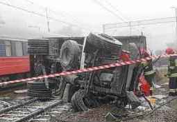 В СКО водитель грузовика погиб при столкновении с двумя поездами (ВИДЕО)