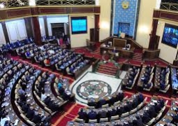 Парламент РК принял закон о гарантированном трансфере из Нацфонда на 2015-2017 годы