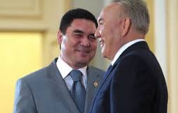 Нурсултан Назарбаев удостоен звания Почетного старейшины Туркменистана
