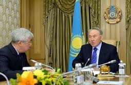Нурсултан Назарбаев поручил МИДу следить за отношениями России и Запада