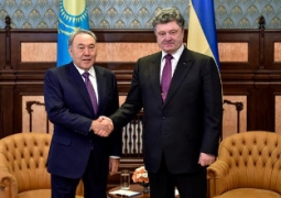 Петр Порошенко поблагодарил Нурсултана Назарбаева за твердую позицию поддержки суверенитета Украины