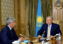 Нурсултан Назарбаев отметил важность совершенствования боеспособности Вооруженных сил Казахстана 